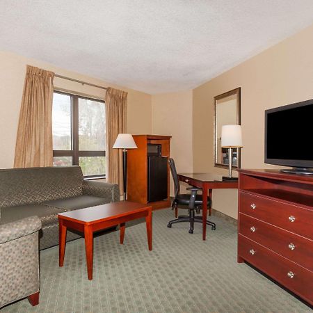 Days Inn By Wyndham Utica Exteriér fotografie