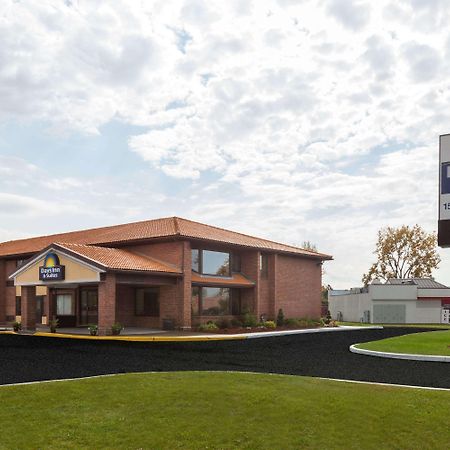 Days Inn By Wyndham Utica Exteriér fotografie