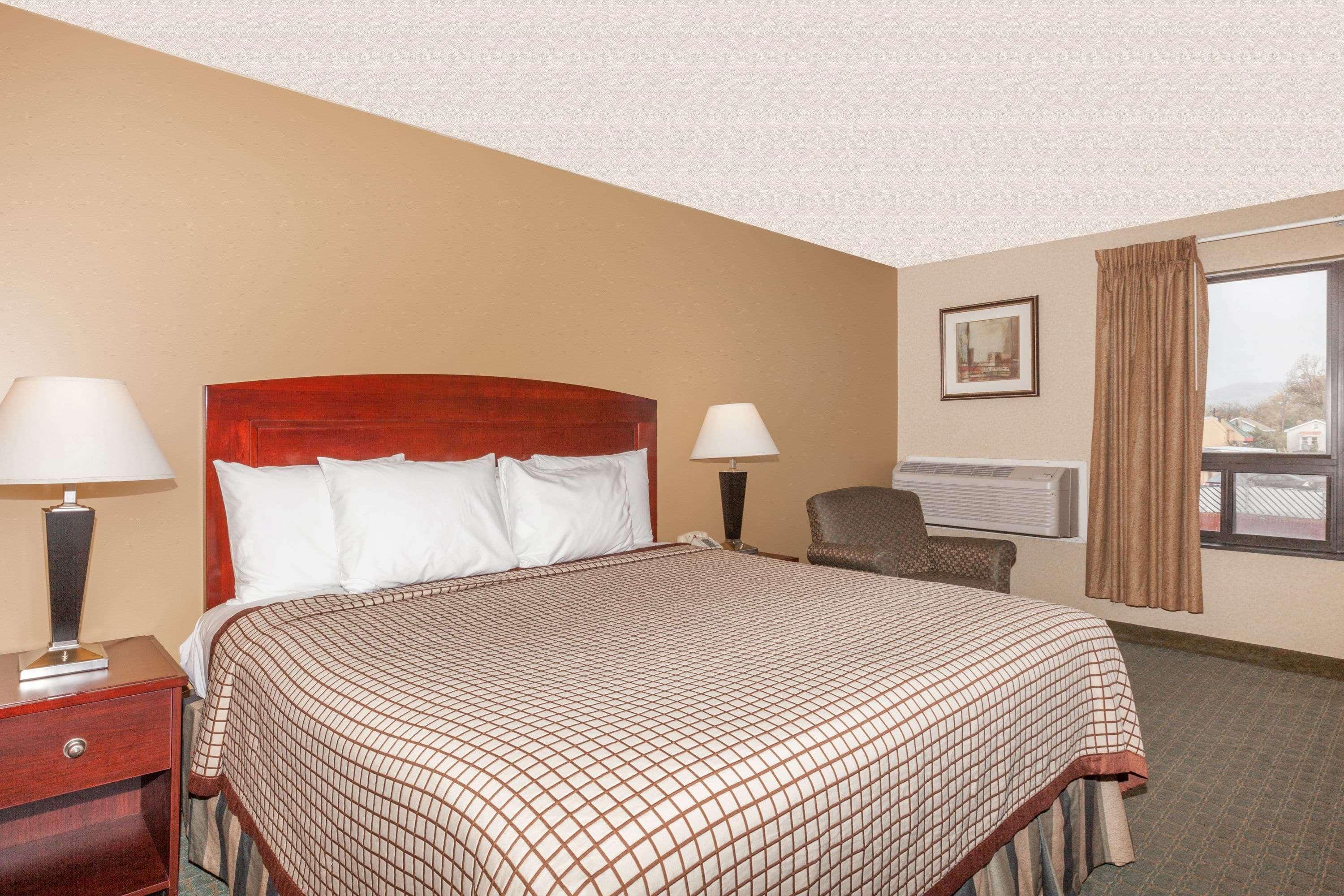 Days Inn By Wyndham Utica Exteriér fotografie