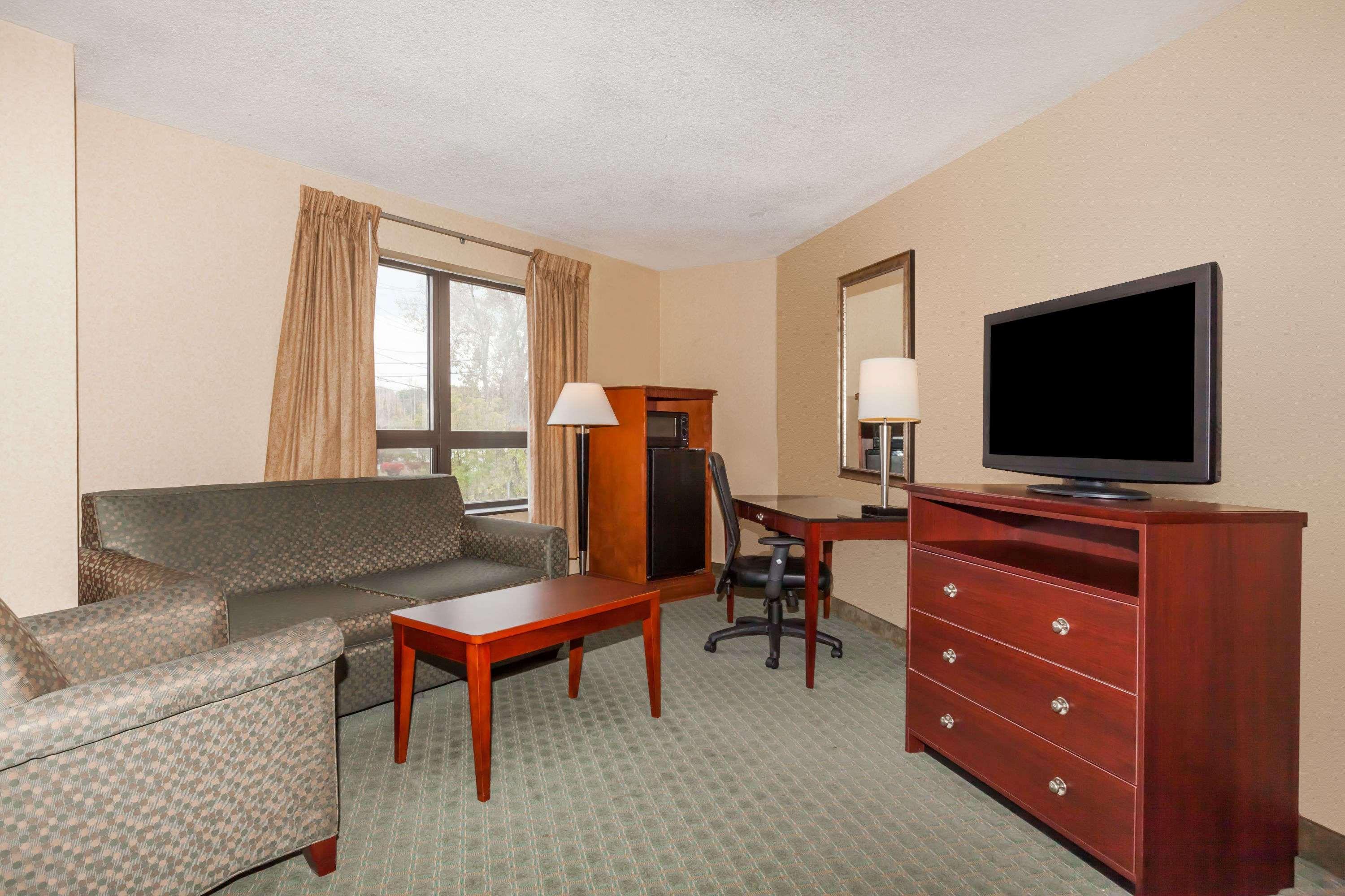 Days Inn By Wyndham Utica Exteriér fotografie