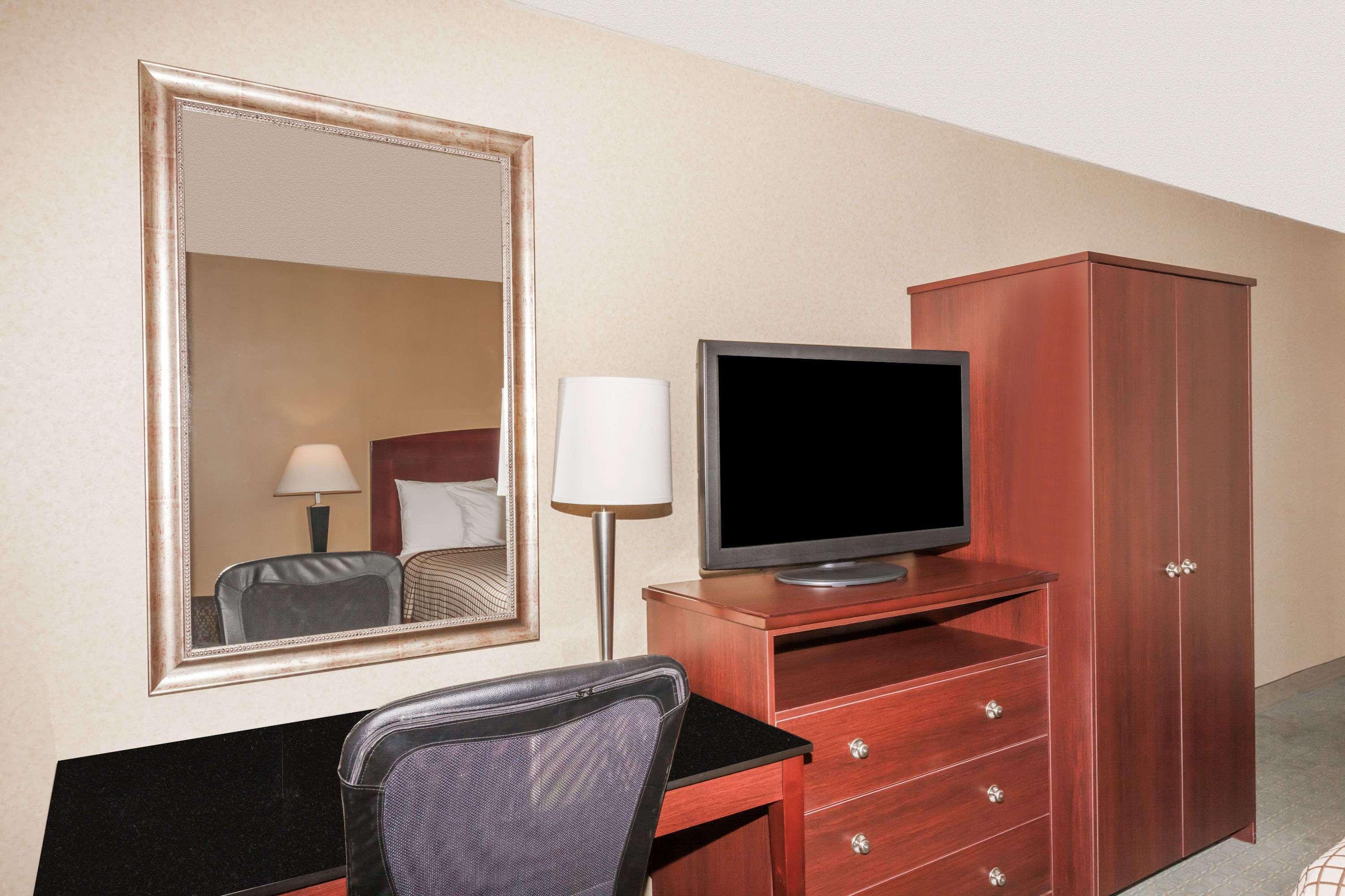 Days Inn By Wyndham Utica Exteriér fotografie