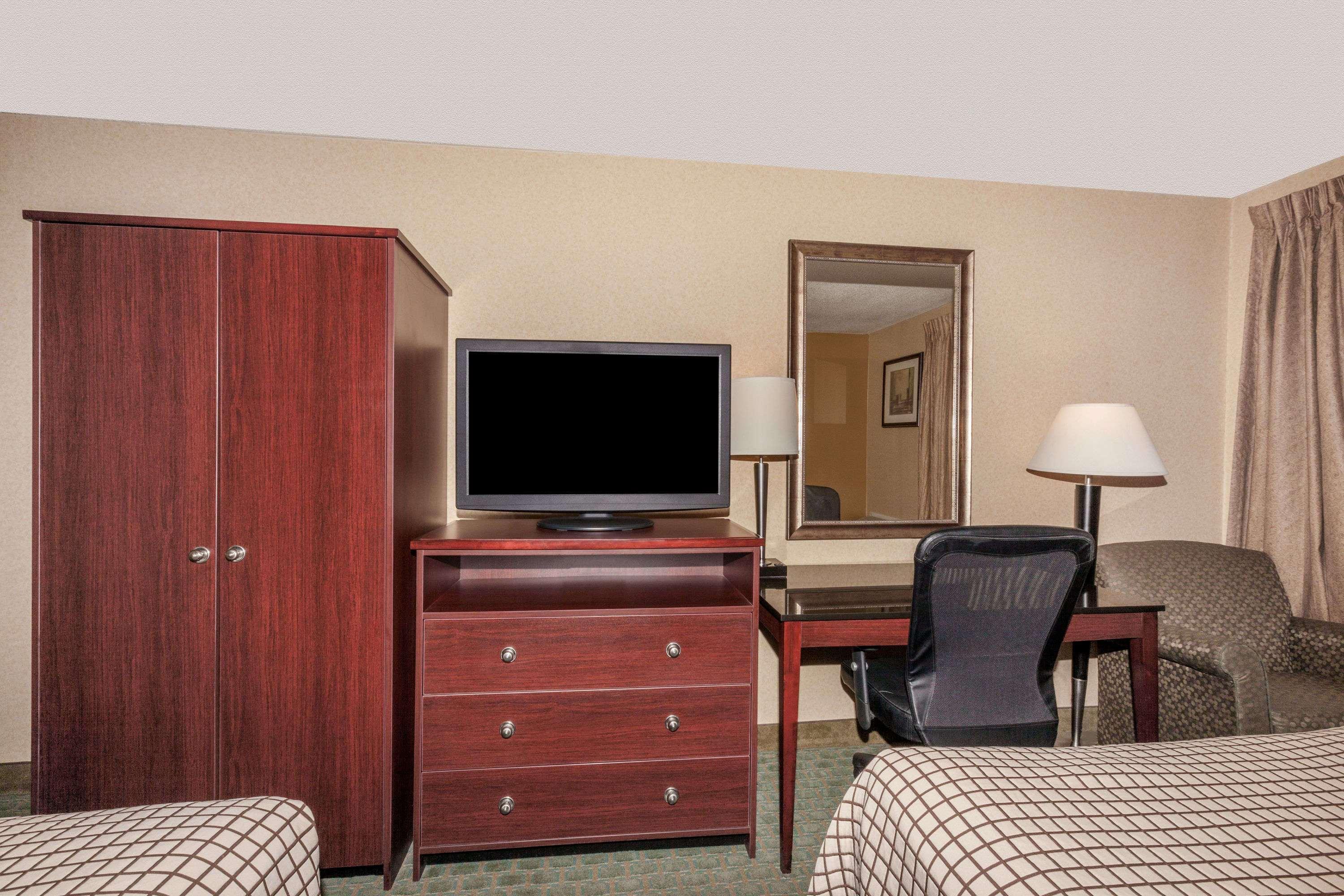 Days Inn By Wyndham Utica Exteriér fotografie