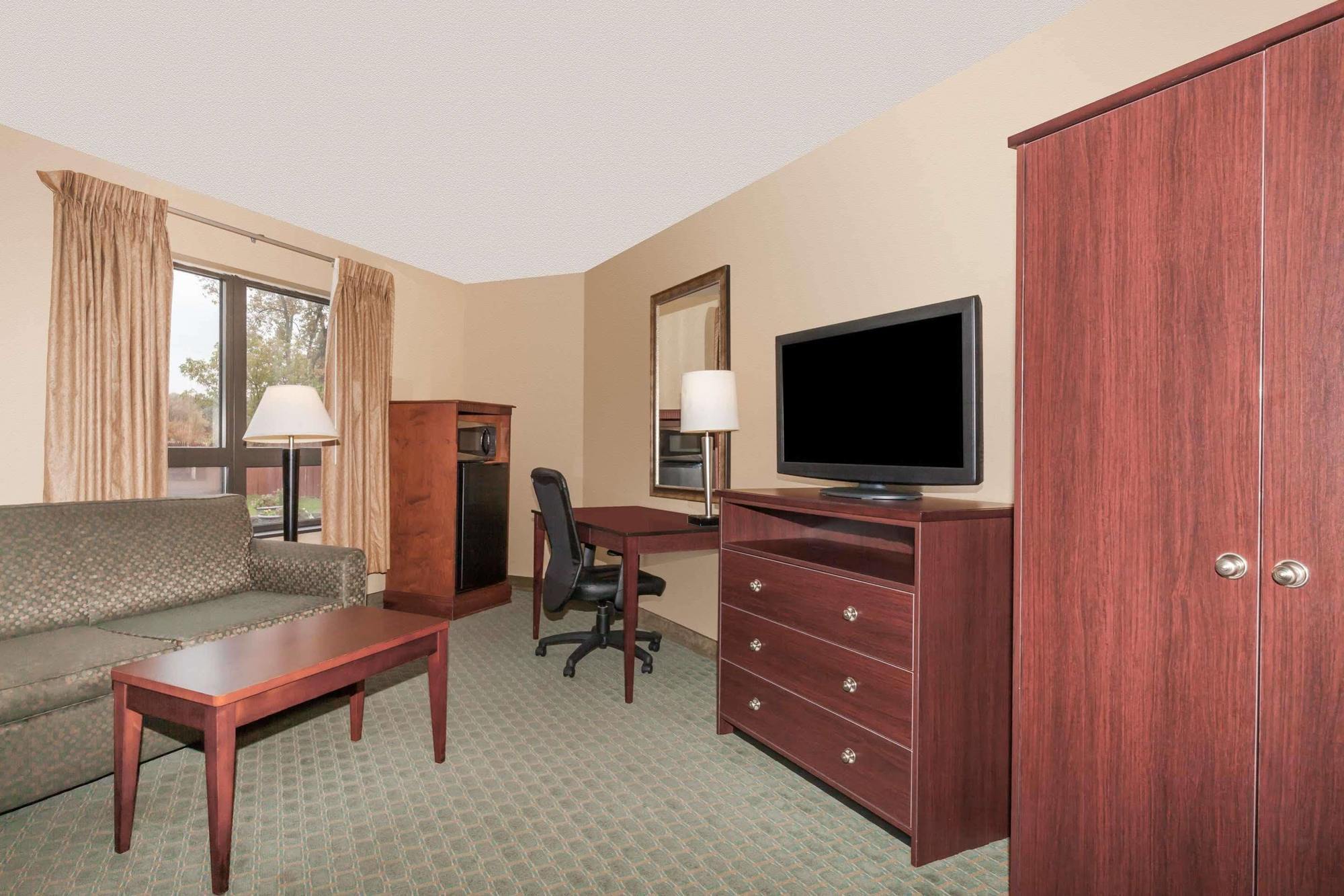 Days Inn By Wyndham Utica Exteriér fotografie