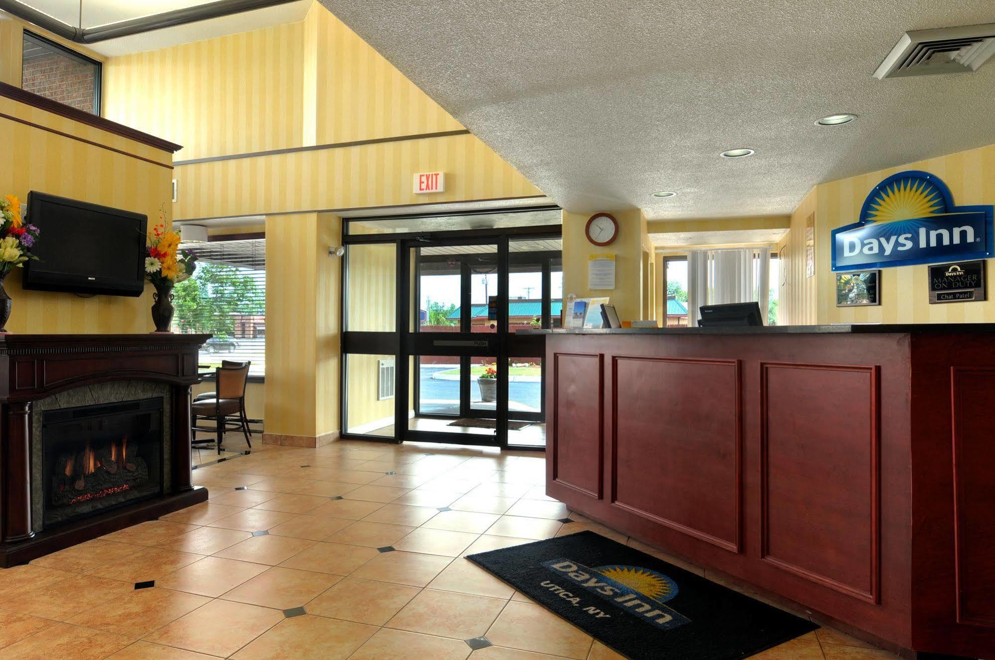 Days Inn By Wyndham Utica Exteriér fotografie