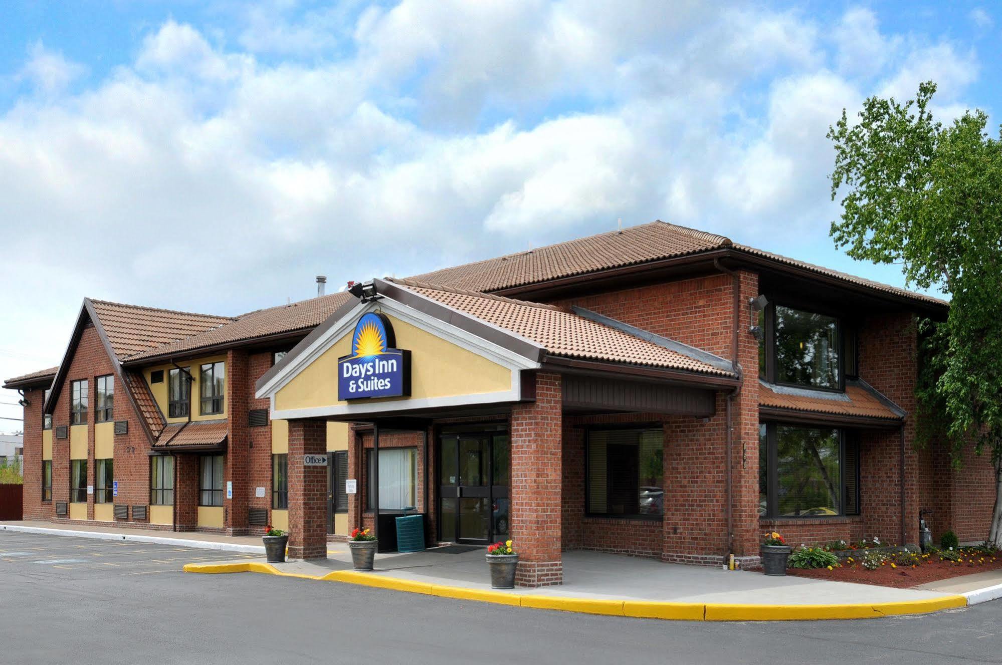 Days Inn By Wyndham Utica Exteriér fotografie